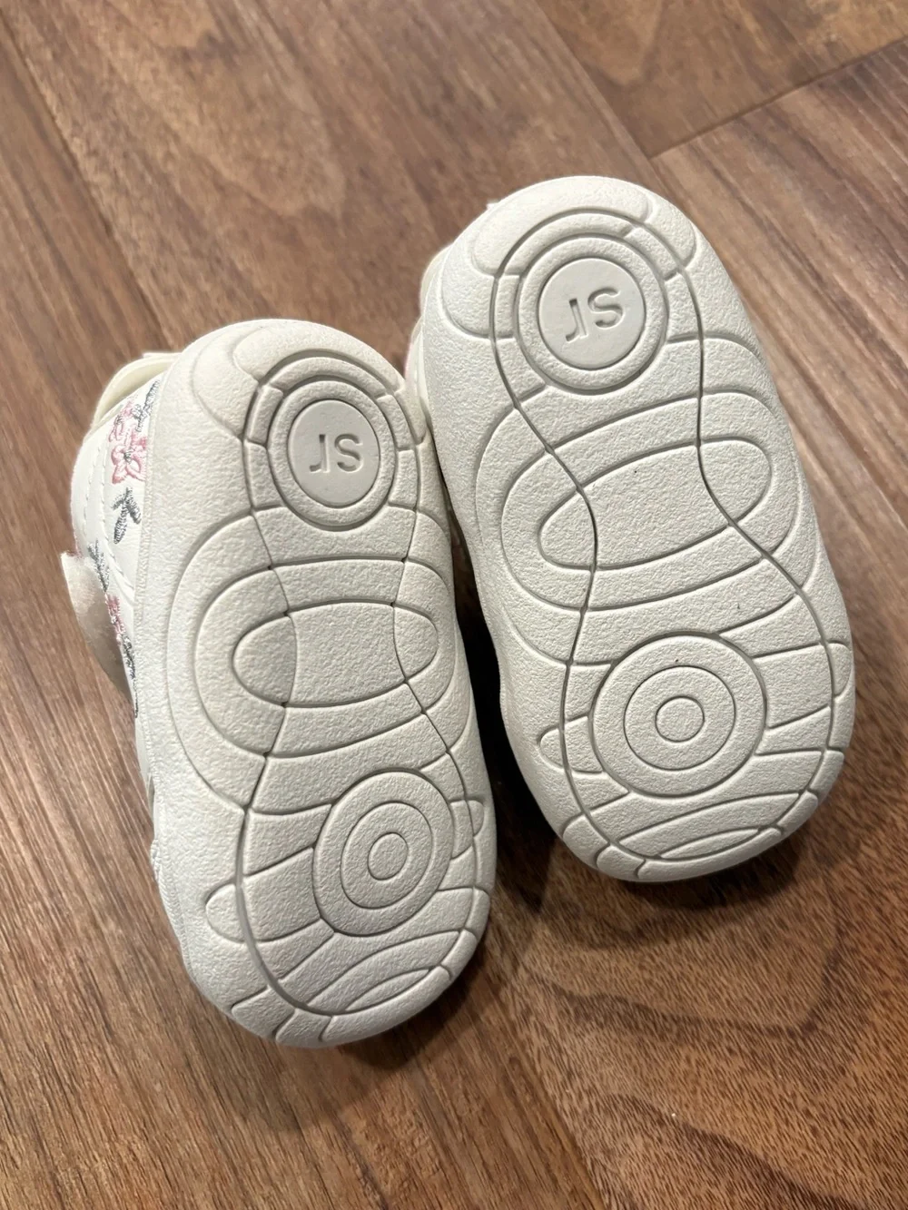 Stride Rite 360 Taye 2.0 White and Pink Floral Sneaker